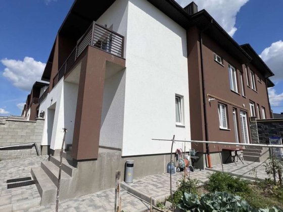 Котедж з ремонтом і технікою