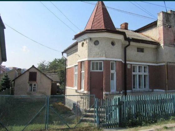 будинок.         . Чортків