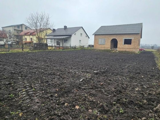 Продається недобудований одноповерховий будинок 13х14м.
Підвальне прим Зборів