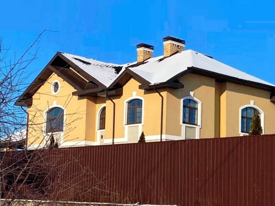 Действительно особняк премиум-класса. Первое поле на Малой Даниловке Мала Данилівка