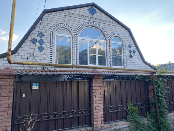 Роскішний триповерховий будинок на сахарному Первомайск