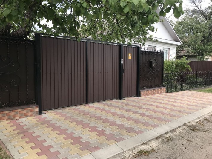 Продається затишний будинок з ділянкою та будинком відпочинку - фото 1