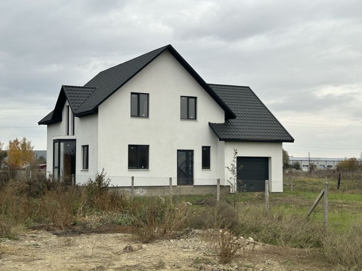 Дом находеца на обезной как на клиновку. Дом построен для себя  качест - фото 1