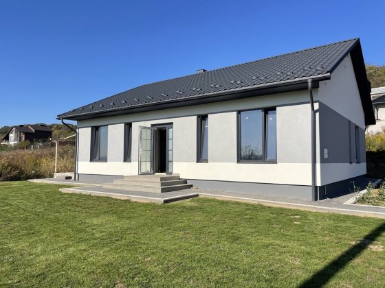 Продаж будинку гарного планування Магала