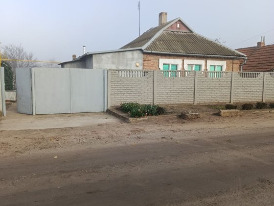 Продам будинок  смт.Комишуваха