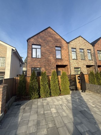 Таунхаус у Бучі! Топове місце і якість! Газ! Комори! Інститутська! - фото 1