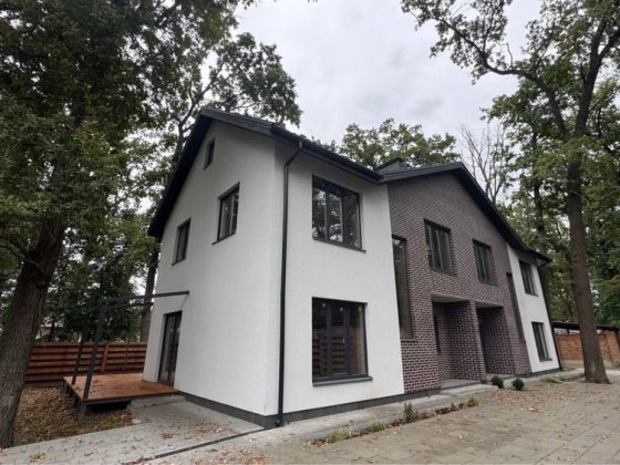 Дуплекс в центрі Бучі в соснах, з газом Буча