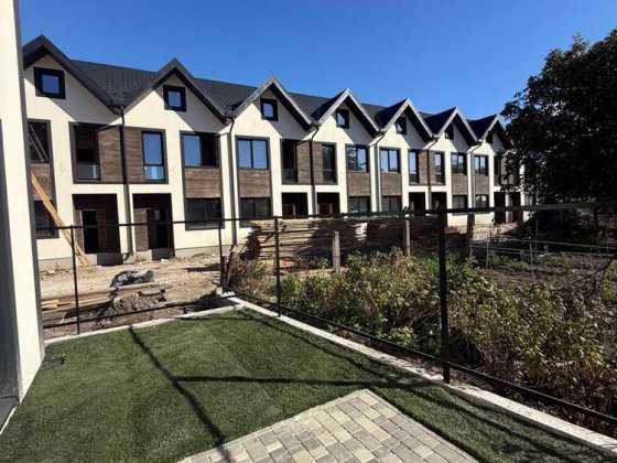 Таунхаус поруч з парком Буча Буча