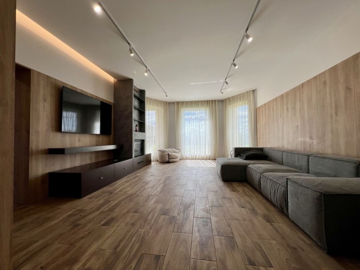 Продаж сучасного будинку з ремонтом та меблями 9 сот землі - фото 1