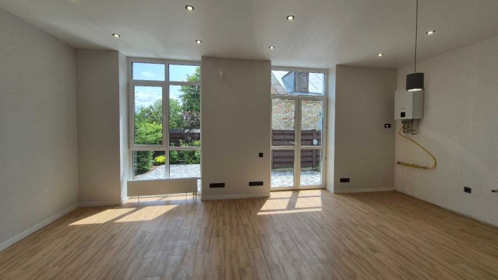 Буча. Будинкок з новим ремонтом. Держпрограми так. Мін. оформлення - фото 1