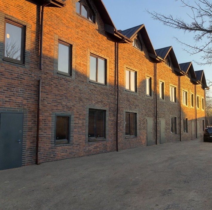 Продаж будинку (кутовий таунхаус) з газом. - фото 1