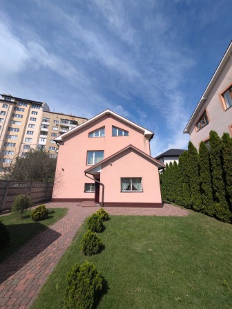 Будинок 3-х поверховий з гаражем - фото 1