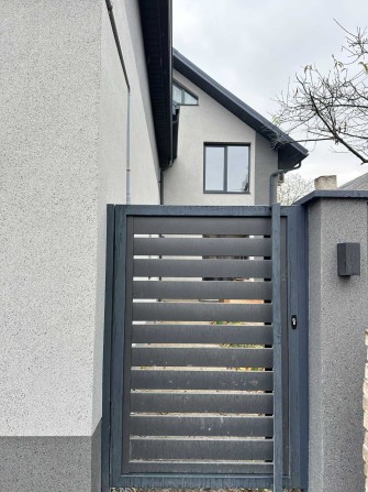 Будинок в центрі міста - фото 1