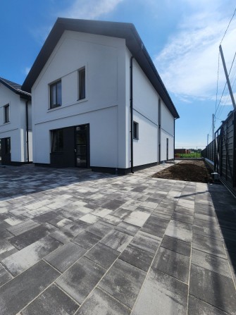 Сучасний двоповерховий будинок - фото 1