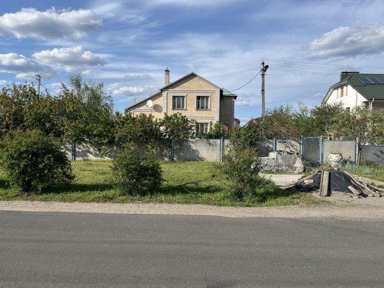 Центр. Двоповерховий будинок з земельною ділянкою 8 соток Буча