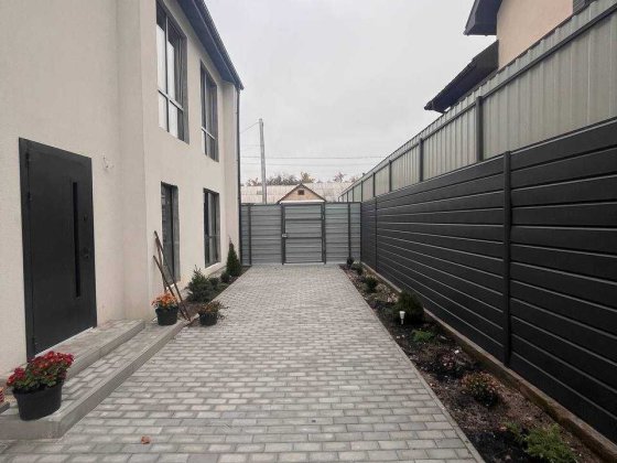 Продам ТЕРМІНОВО  таун 101м2,  по вул. Вишневецького Буча