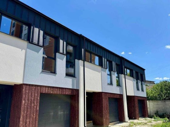 Сучасний таунхаус із повністю ЗАКРИТИМ ПОДВІР'ЯМ! Ивано-Франковск