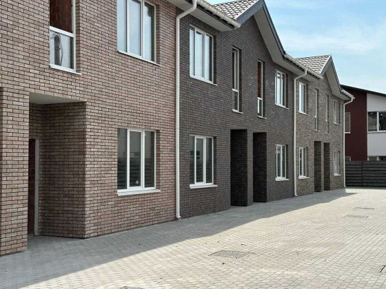 Просторий таунхаус у тихому районі з усіма комунікаціями Ирпень