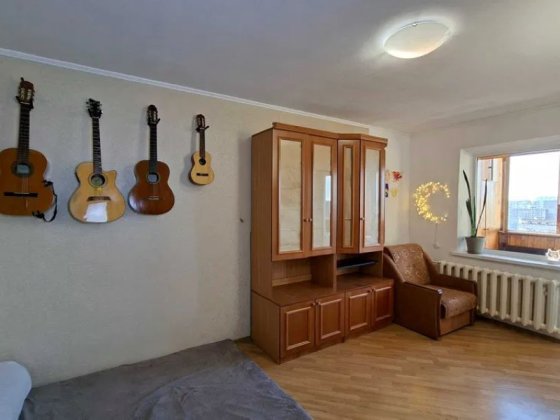 Продаж 1-к квартири вул. Ялтинська 15
