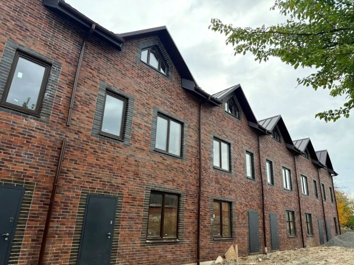 Таунхаус 82 кв.м кутовий з ділянкою 1,4 сот. - фото 1