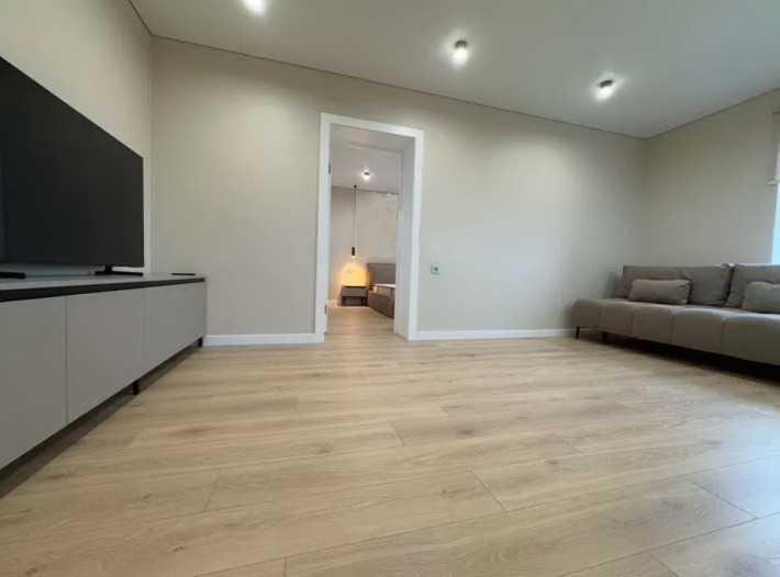 Продаж 2-к квартири вул. Садова 1б Солом'янський район - фото 1