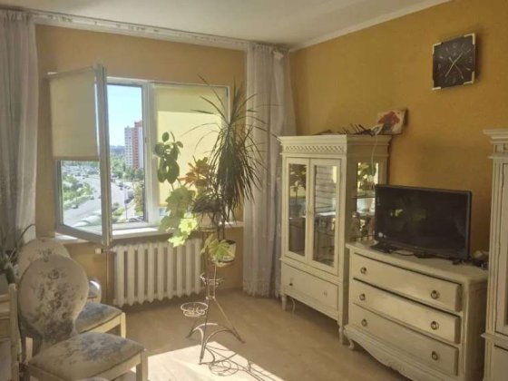 Продаж 1-кімнатної квартири на вул.Милославська, 4