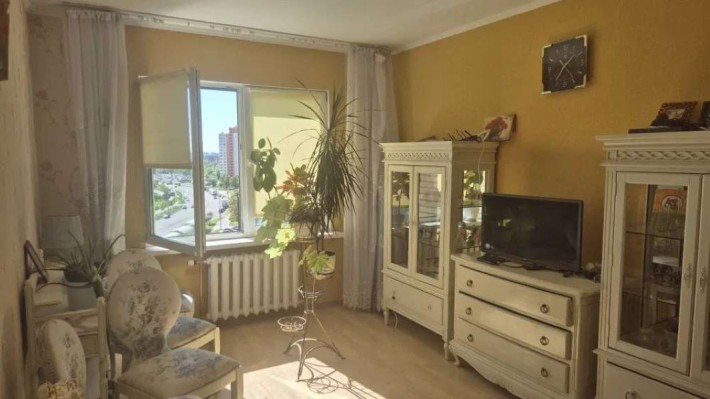 Продаж 1-кімнатної квартири на вул.Милославська, 4 - фото 1