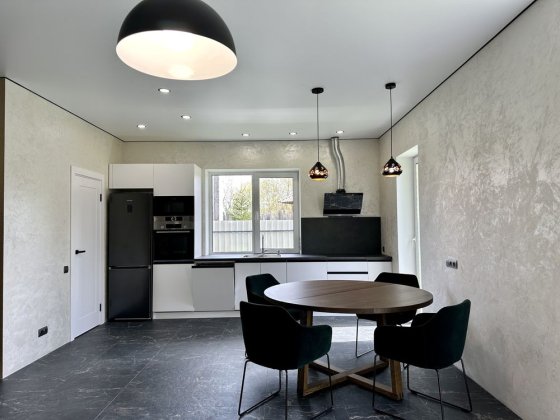 Продаж одноповерхового будинку з ремонтом, поруч з озером Буча