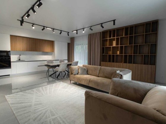 РОЗТЕРМІНУВАННЯ до 2-х років.Будинок з ремонтом в закритому КМ. Буча