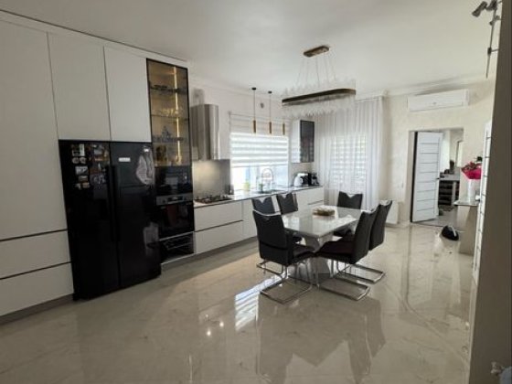 Продам 2 этажный дом на Петровке Кременчук