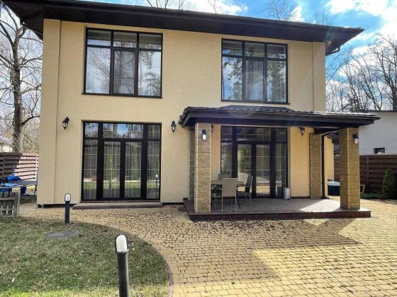 Будинок у лісовій зоні Бучі, неподалік центру міста. Буча