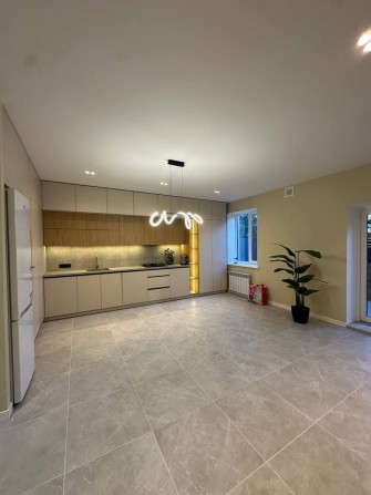 Таунхаус з ремонтом в Ірпені у зручному районі міста - фото 1