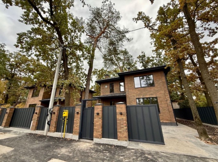 Продаж окремого ТОП будинку в центрі міста! - фото 1