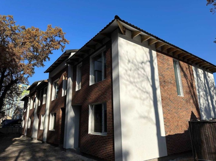 Таун в класній локації. Централізовані комунікації. - фото 1