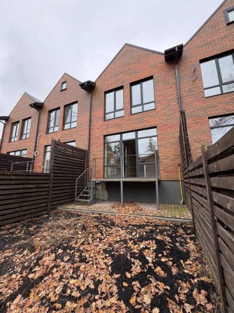 Таунхаус з власною терасою навпроти парку Незнайка. Окремий двір! - фото 1