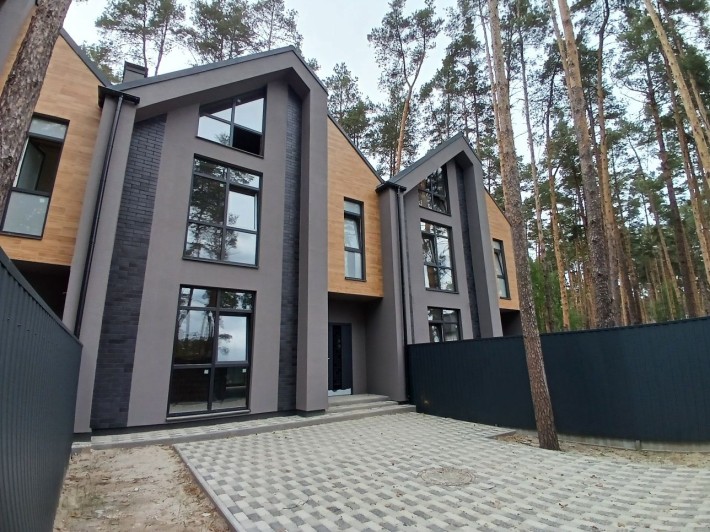 В Лесной Буче, рядом с Бистро Пекаря.от Застройщика. ГАЗ,, центр вода - фото 1