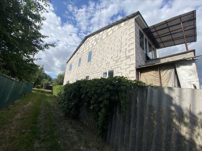 Новий будинок в центральній частині міста. - фото 1