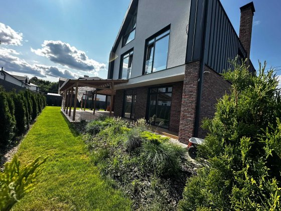 Будинок з дизайнерським ремонтом в Ірпені Ирпень