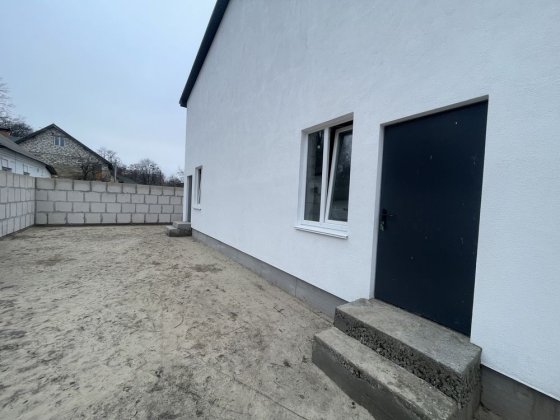 Заходь і живи !! Таунхаус з гарним ремонтом за 67990 $ від власника !! Буча