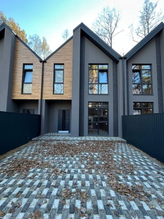 Таунхаус з переднім двором в найкращій локації  Бучі - фото 1