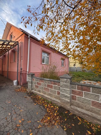 Будинок у місті. Земля 12 соток. - фото 1