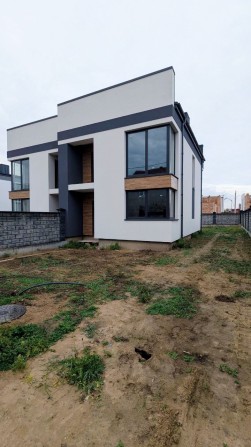 Добротний котедж у Новому дворі з парканом - фото 1