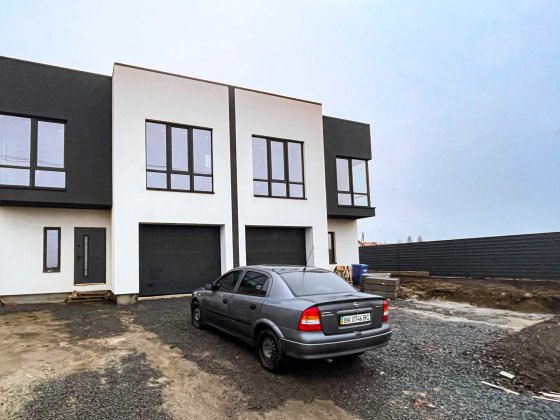 Котедж на 4 кімнати та кухнею-вітальнею. Можливий ремонт під ключ