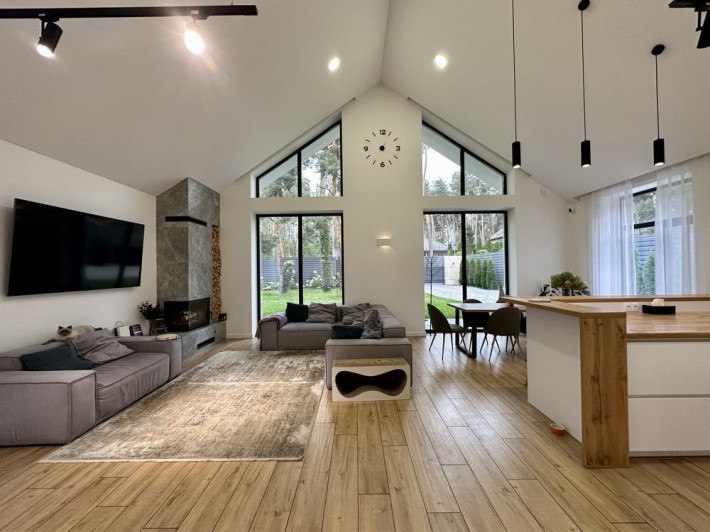 Будинок з ремонтом у лісовій Бучі. Без додаткових вкладень. - фото 1