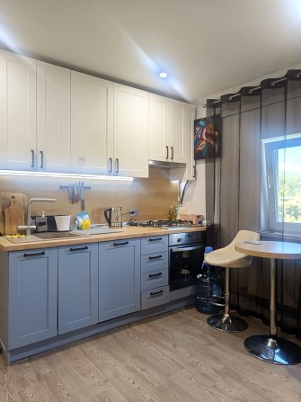 Укомплектований компактний будинок біля автовокзалу - фото 1