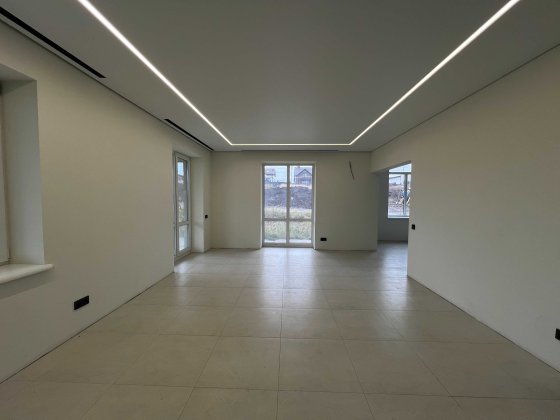 Одноповерховий будинок з частковим ремонтом та гаражем-масив Фортовий! Ровно