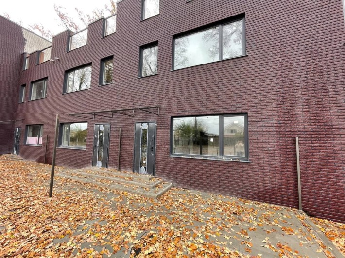 Таунхаус в серці міста Буча з терасою. - фото 1