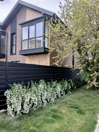 КУТОВИЙ таун в Бучі біля ГІМНАЗІЇ, центральні ком. ГАЗ. ТОРГ - фото 1