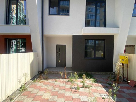 Продам Таунхаус поруч з ЖК Версаль. Розвинена Локація. Передній Двір. Ирпень