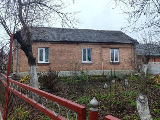 Продається будинок неподалік міста в селі Здовбиця Ровно